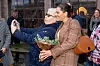 Kuningatar Silvia ei puhelimella otetuista yhteiskuvista piittaa, mutta kruununprinsessa Victoria (kuvassa) on joustavampi. Kuva vuodelta 2020.