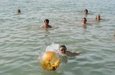 Ohjaaja Ulla Heikkilä muistelee Edenin kuvauksia:   Käärme luikerteli kuvausparatiisiin