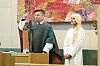 Virpi nauttii olla mukana messussa. Papiksi on määrä valmistua keväällä. Munkkivuoren kirkossa pappina entinen viihdetoimittaja Ville Kormilainen.