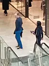 Lukijan mukaan parivaljakko kuljeskeli välillä lähekkäin välillä etäämmin toisistaan.