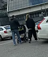 Kuvassa Juuso Köpi Kallio ja Jenni Poikelus kävelyllä.