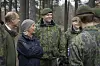 Sotilasalueella välkkyi keskiviikkona leveitä hymyjä.