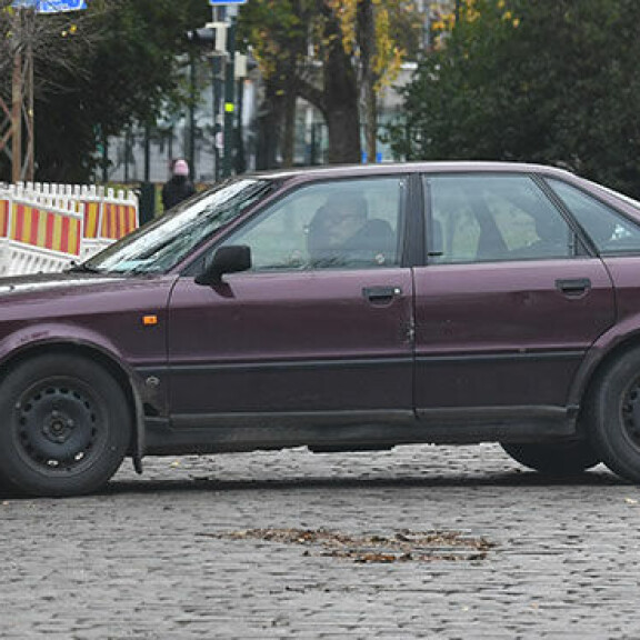 Veijo käänsi Audin rattia. veijo lalli