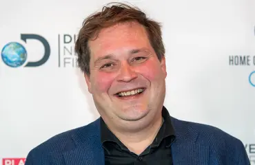 Näin Jethro Rostedt vastaa villeihin yökerhohuhuihin: "Vai niin..."