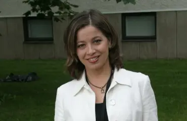 Saija Hakola kurvaili sportti-Mersulla – tältä Speden peleistä tuttu kiinteistönvälittäjä näyttää nyt 