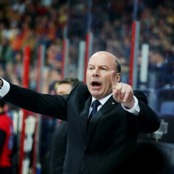 Mr. Mike Keenan. Yhtä sympaattinen kuin skorpioni, yhtä mukavan pehmeä kuin nauloista tehty vuode. Mike Keenan. Yhtä sympaattinen kuin skorpioni, yhtä lempeä kuin nauloista tehty vuode.