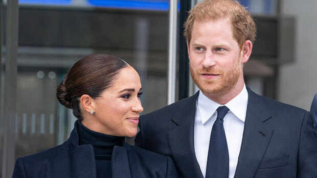 Harry ja Meghan täräyttivät suorat sanat kuninkaallisista - nyt yrittävät paniikissa muuttaa dokumenttia kiltimmäksi: Raju riita Netflixin kanssa Harry