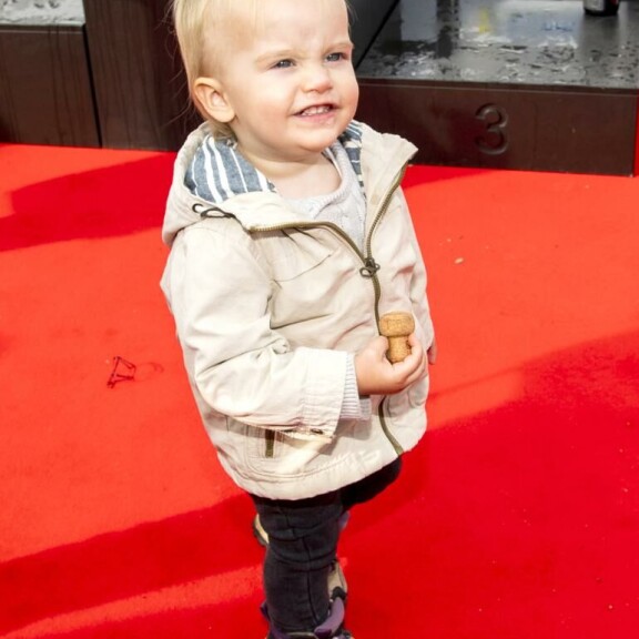Prinssi Julian löysi pullonkorkin. prinssi julian
