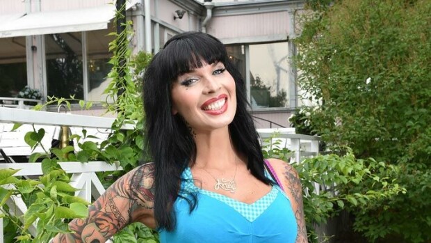 Sini Ariell sai Australian kansalaisuuden 7 vuoden odotuksen jälkeen: 'Jos Suomessa tapahtuu jotain, voin tuoda perheeni tänne turvaan' Sini Ariell