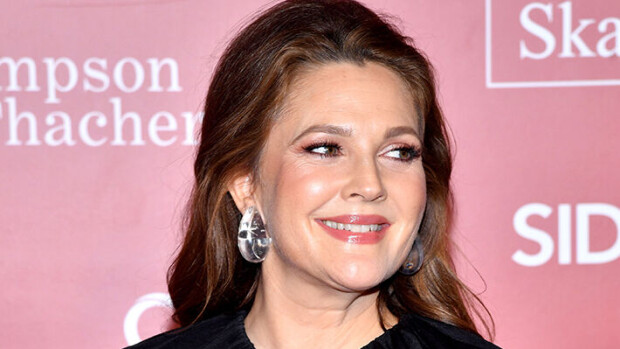 Söisitkö pizzasi kuten Drew Barrymore? Näyttelijän hämmentävä kikka suututtaa ja naurattaa - katso video! Drew Barrymore