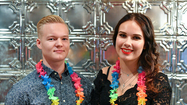 Muistatko tämän TIS-tähden? Joskun kanssa seurustellut Leevi on nykyään nakuileva raksamies - yllättävä pusukuva miehen kanssa Temptation Island Suomi Leevi ja Josku