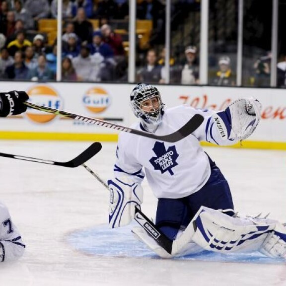 Köpi Kallio heitti Seiskan haastatelussa niin sanotut 'vesatoskalat.' NHL-maalivahti Vesa Toskala torjumassa Toronto Maple Leafsin maalilla syksyllä 2008. Köpi Kallio heitti Seiskan haastatelussa niin sanotut 'vesatoskalat.' NHL-vahti Vesa Toskala torjui Toronto Maple Leafsin maalilla muun muassa syksyllä 2008.