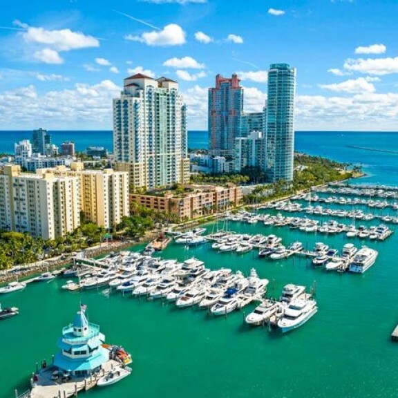 Näissä lomakohteissa voit törmätä maailmantähtiin – uhkapelit ja kristallinkirkkaat vedet houkuttelivat julkkiksia Miami