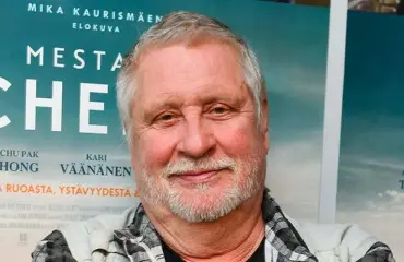 Orgioita ja yhteisnainteja! Kirja paljastaa Kari Väänäsen hurjat seksirietastelut - nai opettajaansa: "Kolmen naisen kanssa samana päivänä"