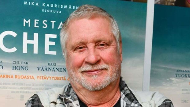 Orgioita ja yhteisnainteja! Kirja paljastaa Kari Väänäsen hurjat seksirietastelut - nai opettajaansa: 'Kolmen naisen kanssa samana päivänä' Kari Väänänen
