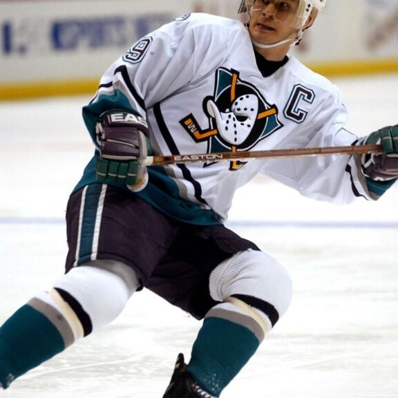 Järkyttävän nopea, taitava ja älykäs Paul Kariya teki Anaheimissa tuhojaan Teemu Selänteen rinnalla. Järkyttävän nopea, taitava ja älykäs Paul Kariya teki tuhojaan Teemu Selänteen rinnalla.