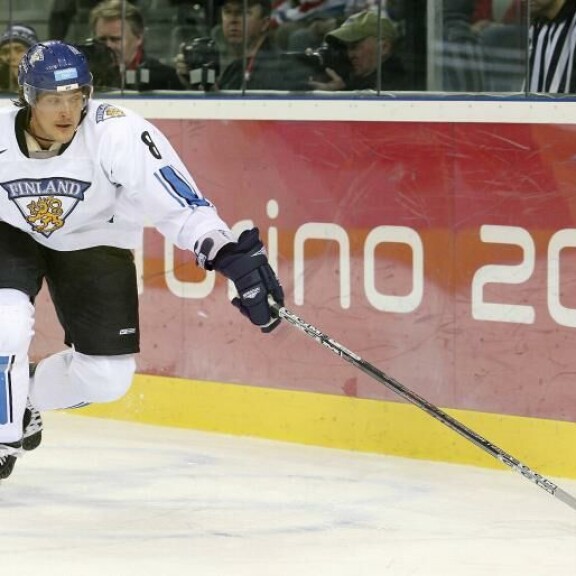 Teemu Selänne pelasi ikimuistoiset talviolympialaiset Torinossa 2006. Kovuuttakin löytyi. Teemu Selänne pelasi ikimuistoiset talviolympialaiset Torinossa 2006. Kovuuttakin löytyi.