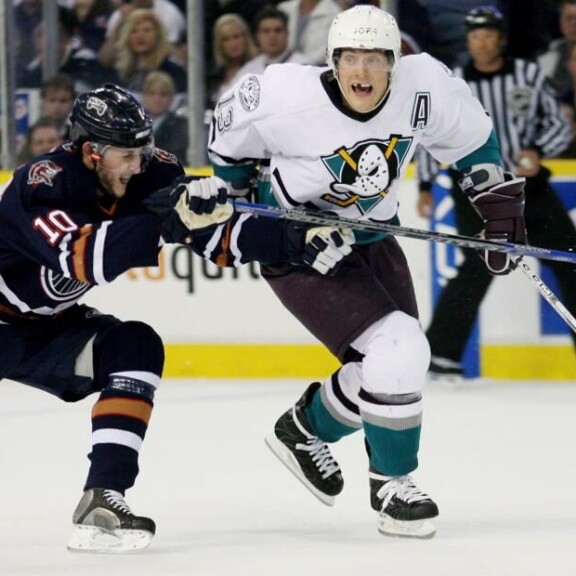Teemu tiesi, että voittaakseen Stanley Cupin Anaheim Ducks tarvitsi Chris Prongerin kaltaisen tekijämiehen. Teemu tiesi, että voittaakseen Stanley Cupin Anaheim Ducks tarvitsi Chris Prongerin kaltaisen tekijämiehen.