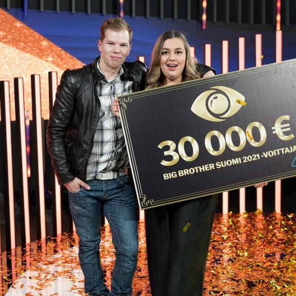 Selviytyjissä kisaava Jasmiina nappasi joulukuussa Big Brotherin voitosta 30 000 euroa, joista suurin osa meni ulosottovelkojen kuittaamiseen. Selviytyjissä kisaava Jasmiina nappasi joulukuussa Big Brotherin voitosta 30 000 euroa, joista suurin osa meni ulosottovelkojen kuittaamiseen.