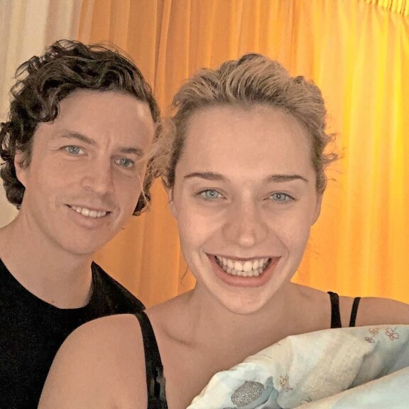 Mia ja Joel joutuivat lastensa kanssa evakkoon kodistaan viime keväänä. Mia ja Joel joutuivat lastensa kanssa evakkoon kodistaan viime keväänä.