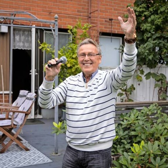 – Nielusyöpä vei ääneni, mutta sinnikkäällä harjoittelulla sain sen takaisin. Nyt laulu taas kulkee, Keijo iloitsee. – Nielusyöpä vei ääneni, mutta sinnikkäällä harjoittelulla sain sen takaisin. Nyt laulu taas kulkee, Keijo iloitsee.