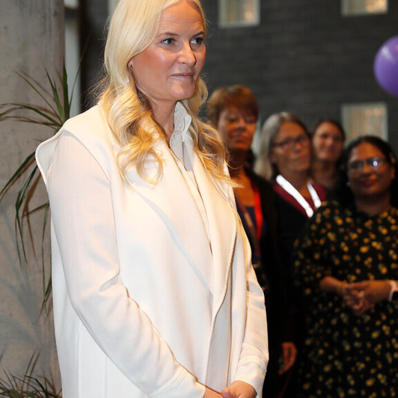 Mette-Marit on ollut avoin sairaudestaan ja kertonut myös, ettei sen vuoksi aina pysty tekemään niin paljon töitä kuin haluaisi. Mette-Marit