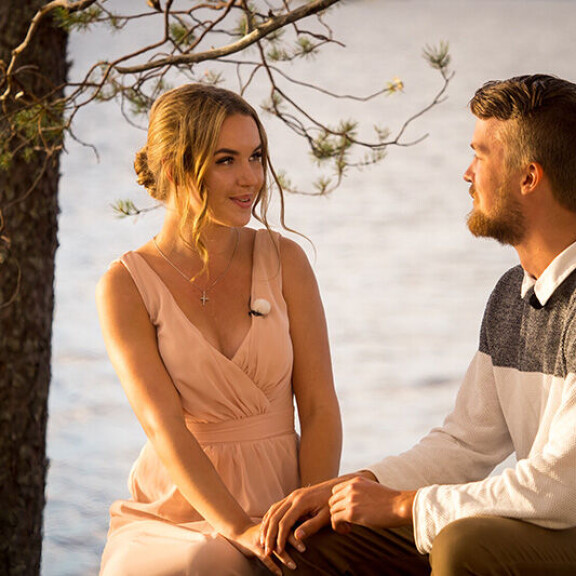Amalian ja Aarnen viimeinen iltanuotio poikkesi normaalista. Temptation island suomi Amalia ja aarne