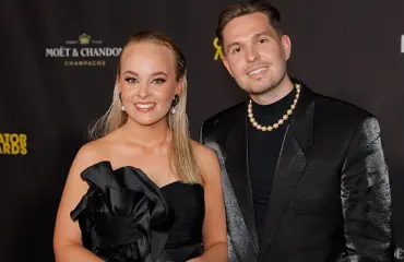 "Maailman paras päivä" - katso upeat filmikuvat Mmiisasin kesähäistä