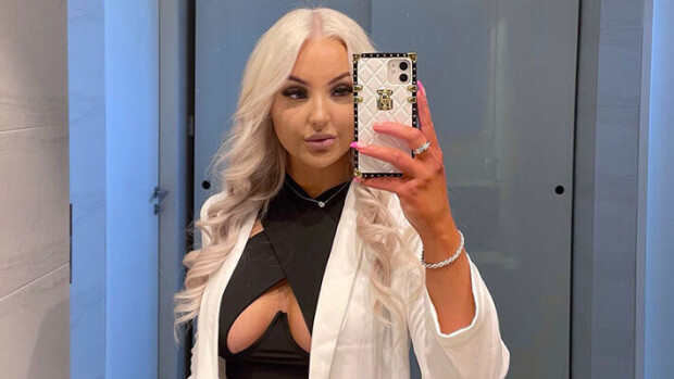 Video ei herkille! Tuntematon nainen hyökkäsi tosi-tv-tähden kimppuun - repi hiustenpidennyksetkin irti Ex on the Beach Suomi Julia