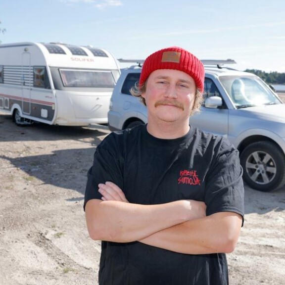 Krisu sai keväällä radioalan opintonsa päätökseen Laajasalon opistossa ja on nyt avoin uusille projekteille. Krisu sai keväällä radioalan opintonsa päätökseen Laajasalon opistossa ja on nyt avoin uusille projekteille.