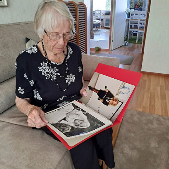 Anjan Armi-tytär oli vasta 18-vuotias, kun tämä valittiin Miss Suomeksi vuonna 1977. Anja Aavikko