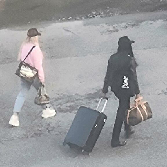 Jyrki ja Erika taannoisen laivareissun jälkeen satamassa. Jyrki ja Erika