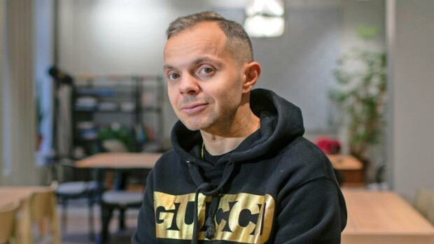 Lempeä ryteikössä! Uniikki ja Sandra-rakas hempeilivät yllättävässä paikassa – kuva Uniikki