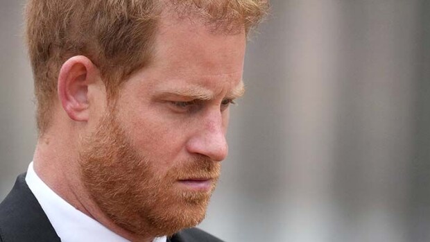 Hovissa iso perheriita kuningattaren kuolinpäivänä! Harry raivostui Charlesille - syynä Meghan prinssi Harry