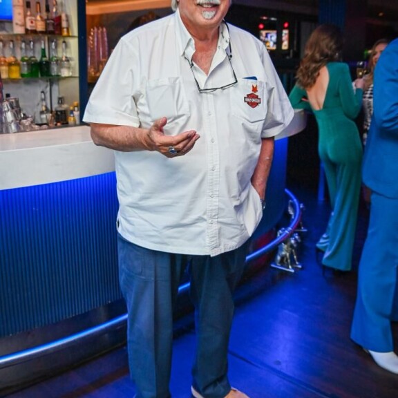 Texasilainen Pekka 'Augie' Lipsanen osallistui velipoikansa 80-vuotisjuhlille Helsingissä. Pekka 'Augie' Lipsanen osallistui velipoikansa 80-vuotisjuhlille Helsingissä.