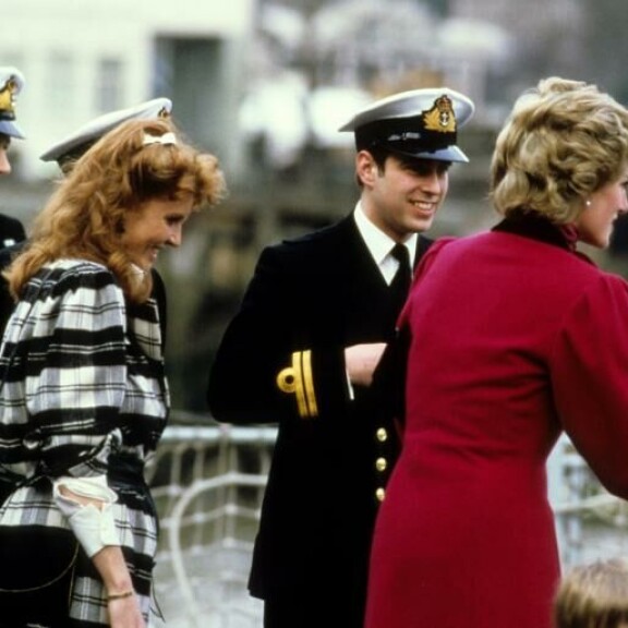 Sarah, Andrew ja Diana oli takavuosina läheisiä. Kuva vuodelta 1986. andrew, sarah, diana