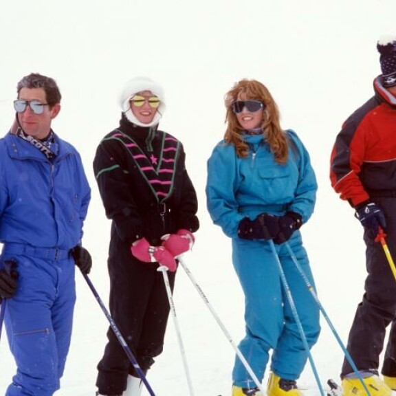 Charles, Diana, Sarah ja Andrew laskettelulomalla Sveitsissä vuonna 1987. charles, diana, sarah, andrew