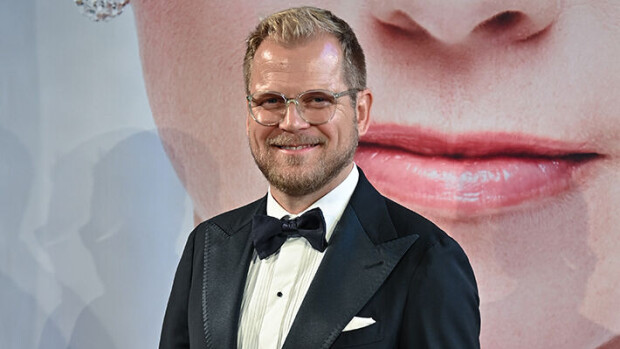 Antti Luusuaniemen ranteessa komeilee tuhansien eurojen arvokello - lahja ystäviltä! Antti Luusuaniemi