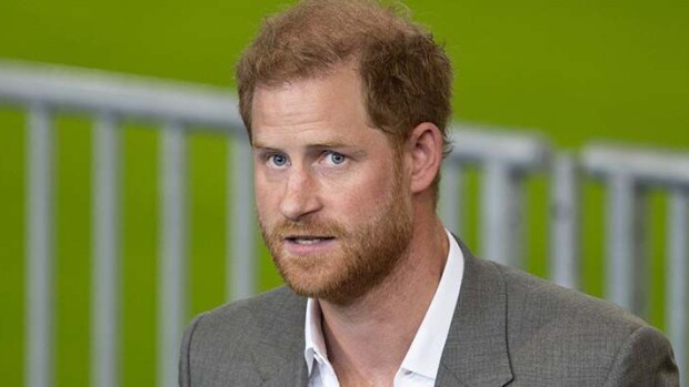Kirjapaljastus: Prinssi Harry halusi perheriitoihin ulkopuolisen sovittelijan - näin kiusallinen tilanne eteni Charlesin luona prinssi Harry