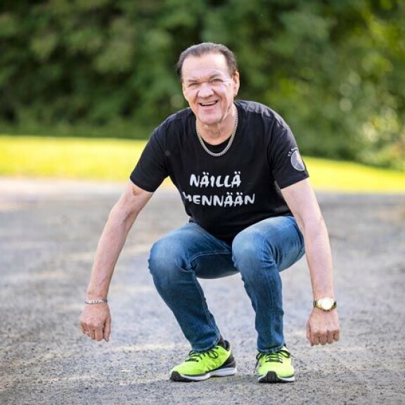Kipukierteestään eroon päässyt Tapsa huolehtii kunnostaan liikkumalla säännöllisesti. Uusi lonkka on toiminut hyvin. Kipukierteestään eroon päässyt Tapsa huolehtii kunnostaan liikkumalla säännöllisesti. Uusi lonkka on toiminut hyvin.