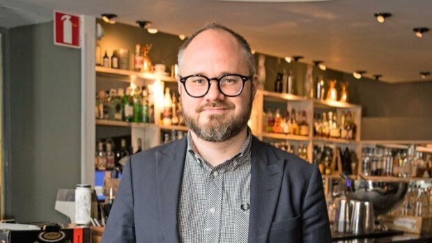 Tuomas Enbuskelta vaaditaan tuhansia euroja – kohutoimittajan ulosottovelat paljastuivat Tuomas Enbuske