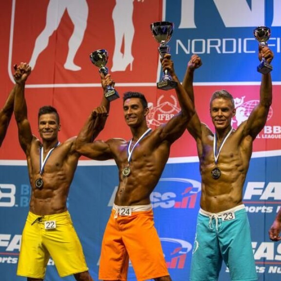 Vuoden 2014 Nordic Fitness Expo, hopeamitalin pokannut Vertti kuvassa toinen vasemmalta. Nordic Fitness Expo