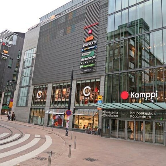 Tuomas Enbuske asuu yli miljoonan euron asunnossa yhdellä Helsingin keskeisimmistä paikoista. Tuomas Enbuske asuu yli miljoonan euron asunnossa  yhdellä Helsingin keskeisimmistä paikoista.