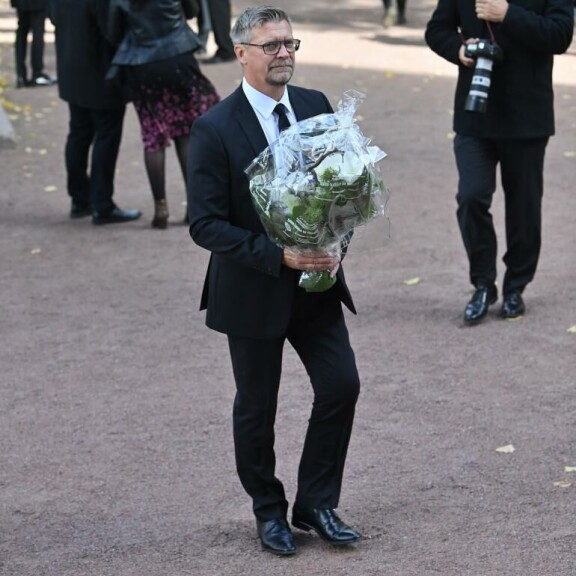 Suomen miesten jääkiekkomaajoukkueelle kultamitaleita tahkonnut valmentaja Jukka Jalonen saapui kunnioittamaan Veskun muistoa. Jukka Jalonen