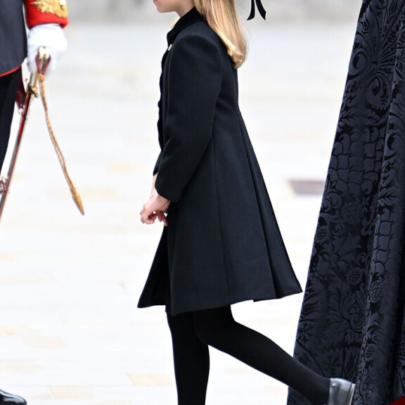 Prinsessa Charloten asu näyttää todella aikuismaiselta. Prinsessa charlotte elisabetin hautajaisissa