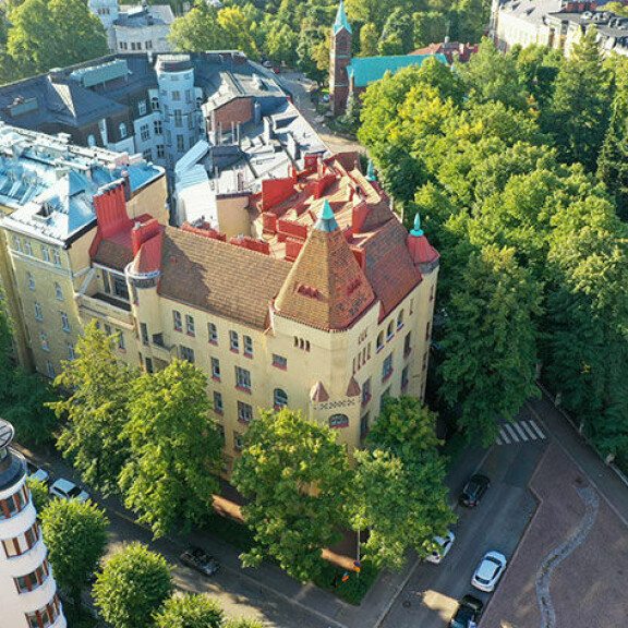 Ökyasunto sijaitsee hienostokorttelissa. Lauri Markkanen