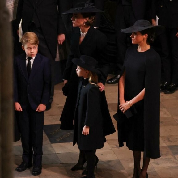 Catherine ja Meghan maanantaina 19. syyskuuta kuningattaren hautajaisissa. Meghan ja Catherine