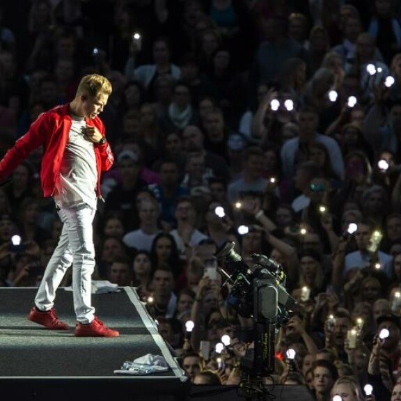 Lahdessa järjestetty Valot sammuu -konsertti vei Suomen tunnetuimpiin artisteihin kuuluneen miehen muusikon uran päätökseen. Cheek