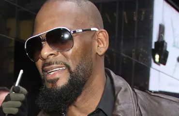 R. Kelly todettiin syylliseksi lapsipornon tuottamiseen