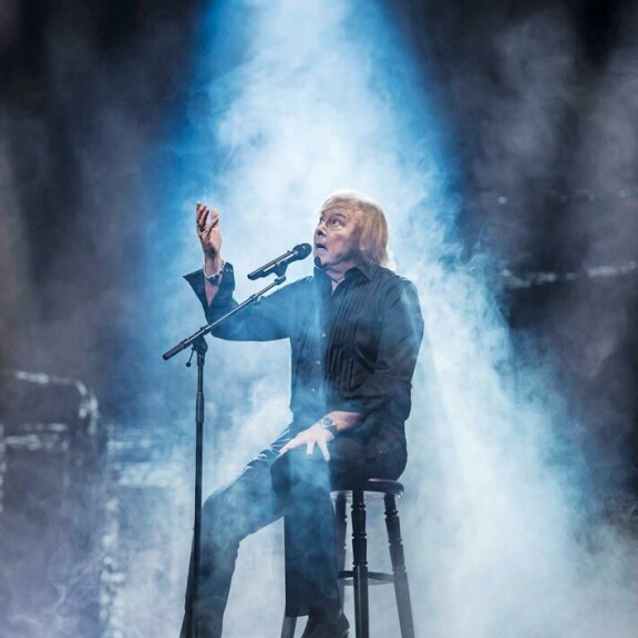 Dannyllä on juhlakiertueessaan 30 konserttia ympäri Suomea puolessatoista kuukaudessa. Dannyllä on juhlakiertueessaan 30 konserttia ympäri Suomea puolessatoista kuukaudessa.